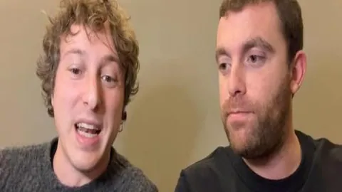 “西甲战报：巴萨1分优势领跑，马竞大胜晋级，皇马掉出前两名”